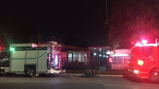 Emanación de humo en dependencias de la Universidad de Santiago movilizó a Bomberos