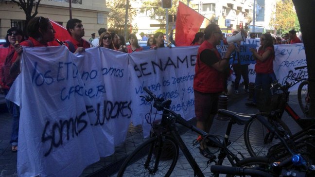 Funcionarios del Sename protestan tras riña en centro de Tiltil