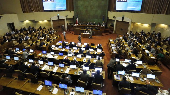 Bancada UDI se retiró de Sala de la Cámara Baja tras elección de Fidel Espinoza