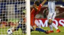 Otro ángulo del gol anulado a José Pedro Fuenzalida ante Argentina