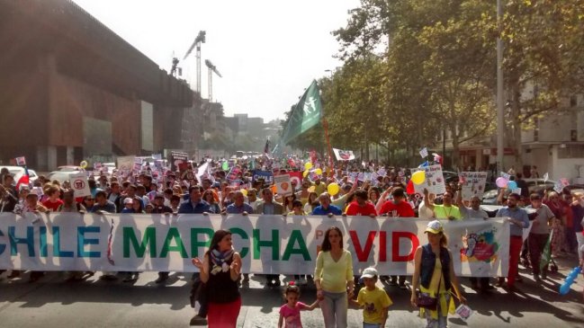 Marcha anti aborto emplazó a congresistas y se convirtió en trending topic