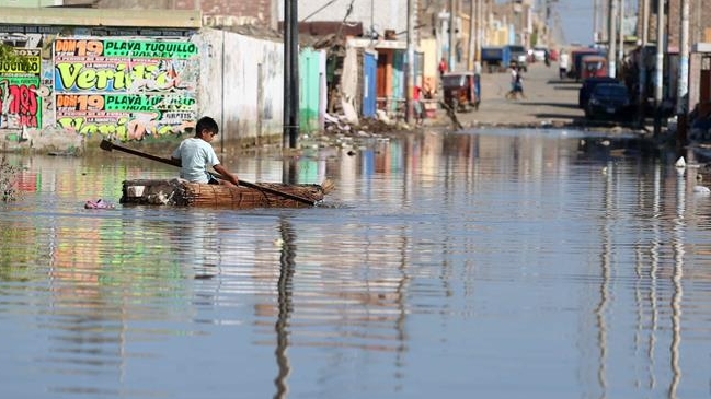 Suben a 90 los fallecidos por inundaciones en Perú