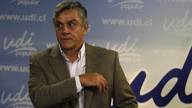 Pablo Longueira asume protagonismo en la campaña de refichaje UDI