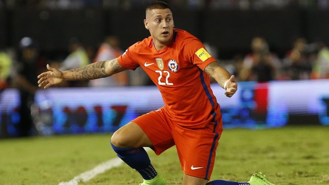 Nicolás Castillo suma bonos para ser titular ante Venezuela