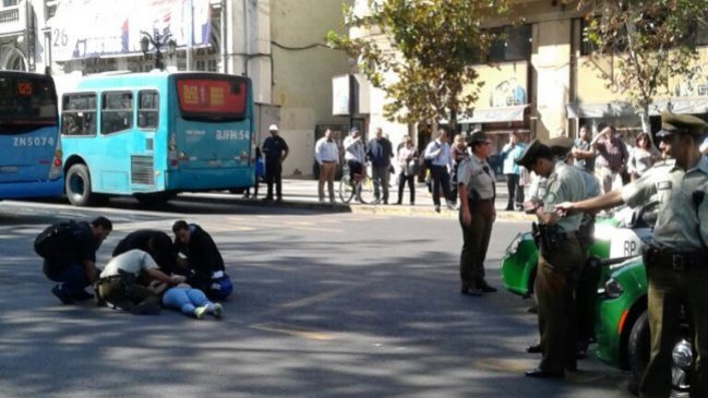 Patrulla de Carabineros protagonizó accidente de tránsito en la Alameda