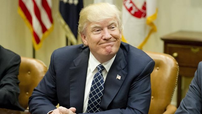 Trump firma orden para empezar a desmantelar regulaciones contra cambio climático