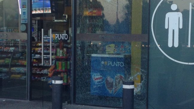 Al menos ocho vehículos resultaron dañados por 