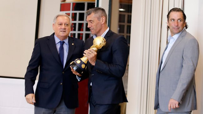 Salah y Pizzi recibieron la visita del trofeo de la Copa Confederaciones