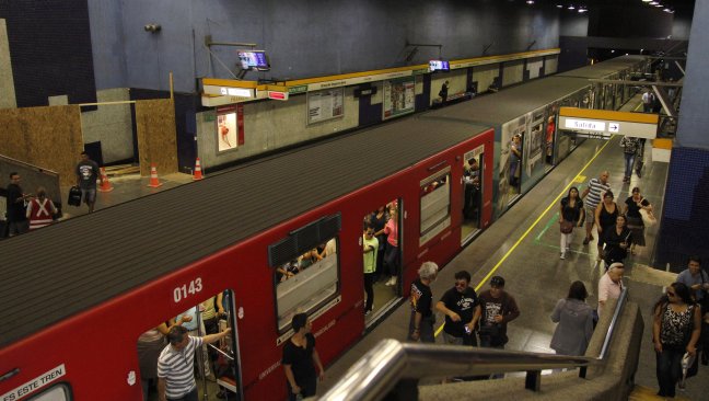 Metro implementó plan para traslado a Festival Lollapalooza y Maratón de Santiago