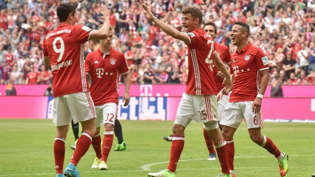 Lewandowski y Müller comandaron la goleada de Bayern Munich ante Augsburgo