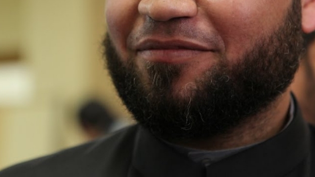 China prohibió llevar barba o velo en Xinjiang para 