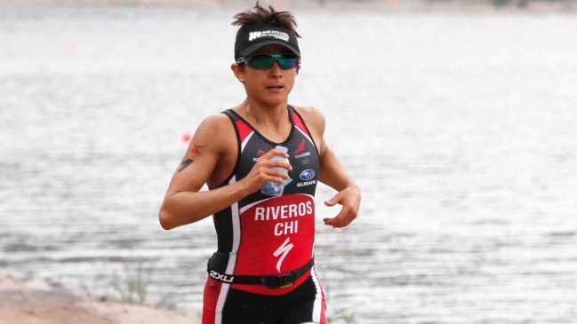 Bárbara Riveros y Felipe Barraza ganaron el triatlón Xterra Chile en Lago Maipo