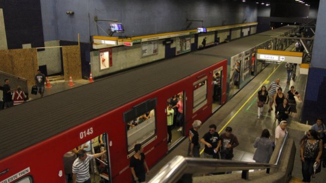 Metro implementó plan para traslado a Festival Lollapalooza y Maratón de Santiago