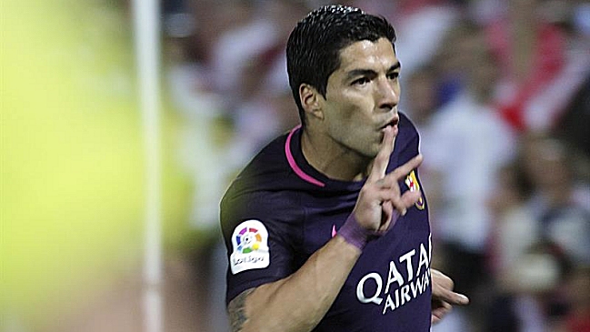 FC Barcelona goleó a Granada y mantuvo su asedio a Real Madrid