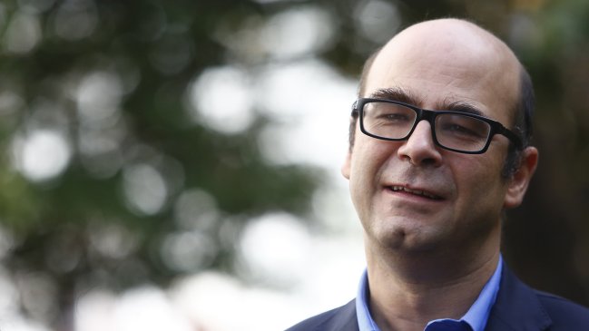 Atria ratifica baja de candidatura presidencial tras decisión del PS sobre consulta ciudadana