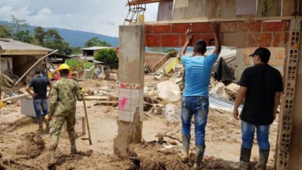 El drama de Colombia tras avalancha: Centenares de muertos y más de 300 desaparecidos