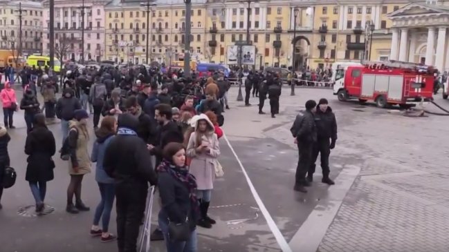 Vladimir Putin no descarta terrorismo tras explosiones en el metro