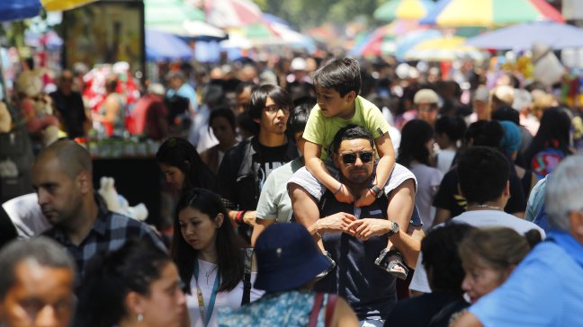 Encuesta Cooperativa: Ocho de cada 10 chilenos está satisfecho con su vida familiar
