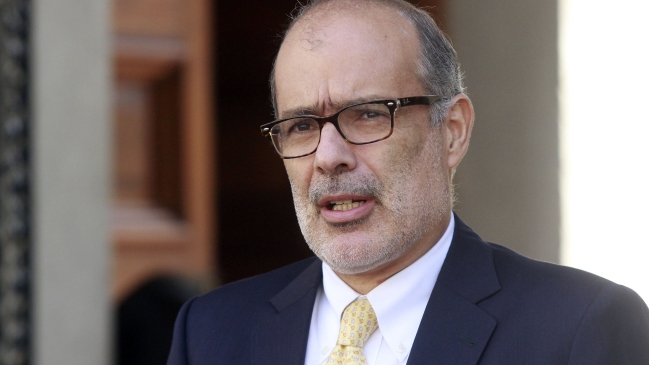 Ministro Valdés pone en duda proyecto de pensiones: Si vamos a pelear en la NM no tiene sentido