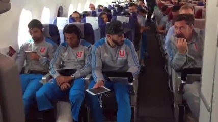 El plantel de U. de Chile abordó el avión que lo trasladará a Sao Paulo