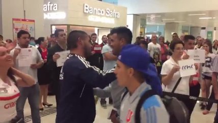 Hinchas de Universidad de Chile recibieron al plantel en Sao Paulo