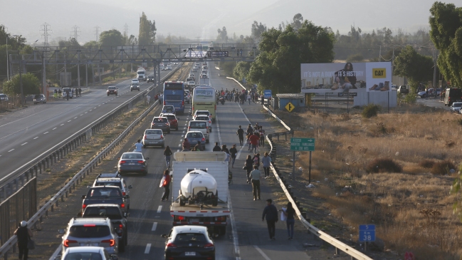 Revisa el estado del tránsito, el Metro y Transantiago