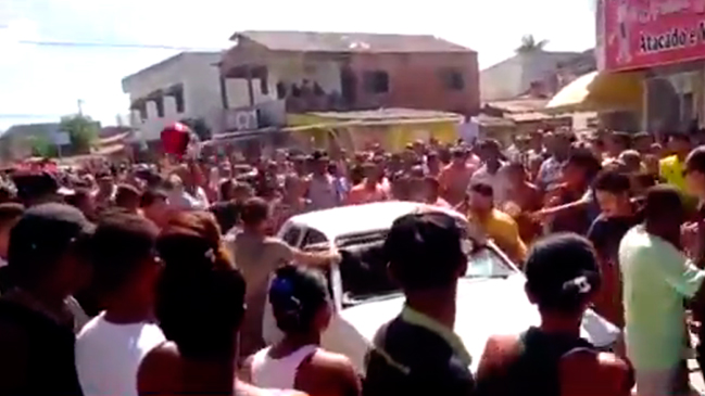 Multitud intentó linchar a una pareja por falsa acusación en Whatsapp