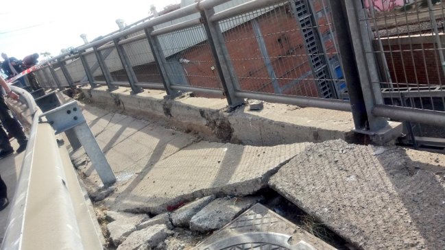 Daño en losa en Avenida España causó corte de tránsito en Valparaíso