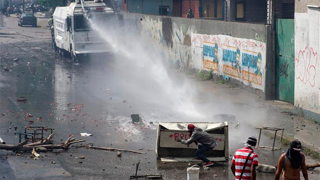 Fiscalía venezolana investiga caso de un joven asesinado durante protesta