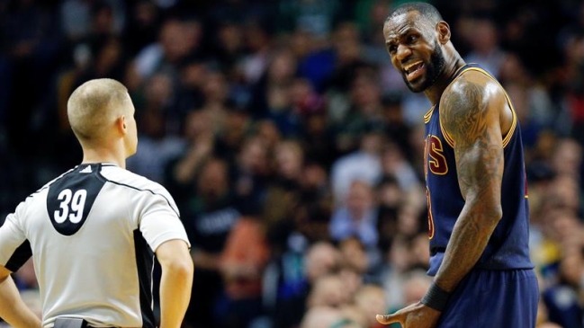 El campeón Cleveland Cavaliers cayó en casa ante Atlanta Hawks en la NBA