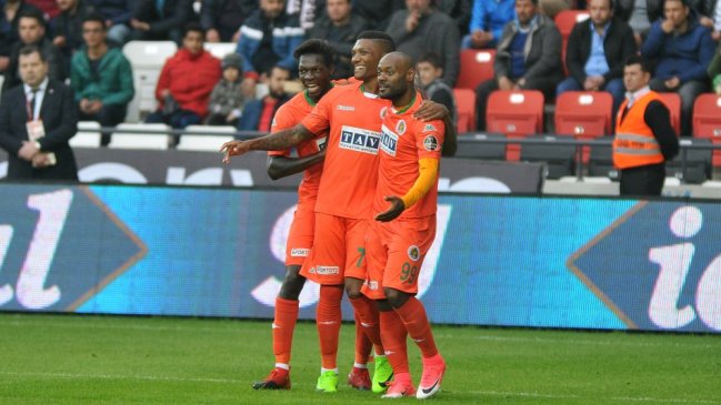 Alanyaspor mantuvo su racha y Junior Fernandes se lució con un gol