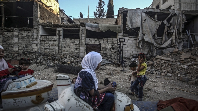 Estado Islámico asesinó y colgó de postes de luz a 25 civiles que intentaban huir