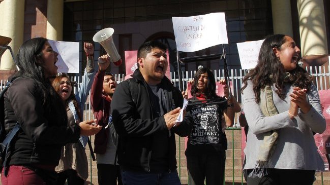Estudiantes realizan este martes su primera marcha del año