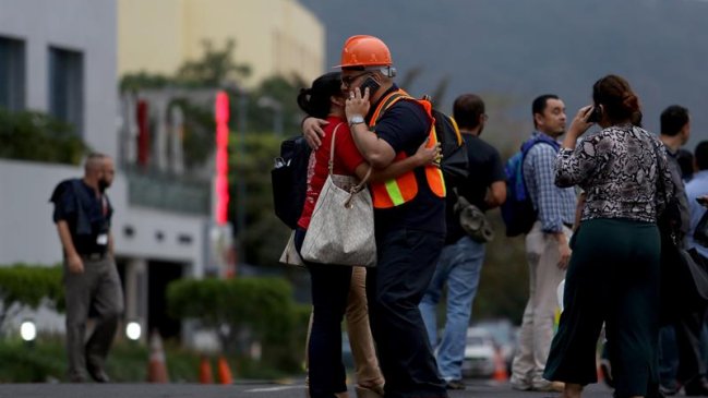 Un fallecido y dos heridos tras derrumbe ocasionado por sismo en El Salvador