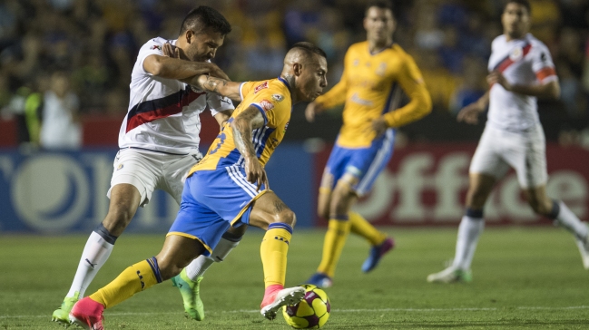 Eduardo Vargas sumó minutos en triunfo de Tigres ante Chivas