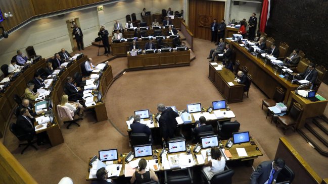 Senado pide a Presidenta Bachelet que apoye plebiscito en Cuba