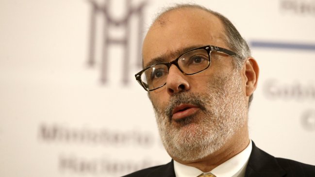 Reforma de pensiones: Valdés encara las críticas de las AFP