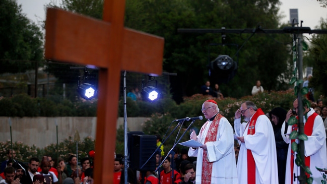 Ezzati en Via Crucis: Inmigrantes están en Chile buscando 