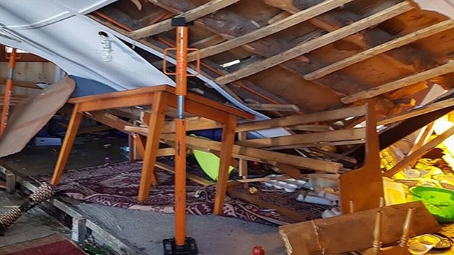 Al menos ocho lesionados dejó colapso de segundo piso de iglesia evangélica en Quellón