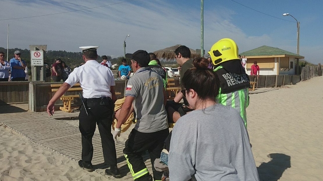 Armada rescató a tres bañistas de morir ahogados en El Tabo