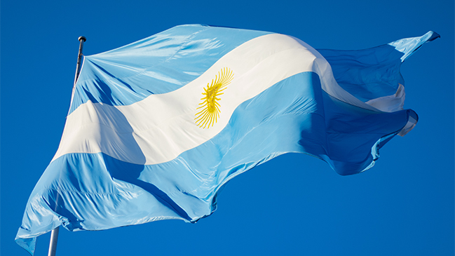 Polémica en Argentina: Estudio pone en duda color real de la bandera