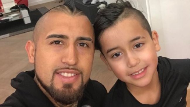 Hijo de Arturo Vidal le hizo un regalo idéntico a él