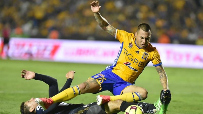 Eduardo Vargas protagonizó empate de Tigres con Pachuca en la final de ida de la Concachampions