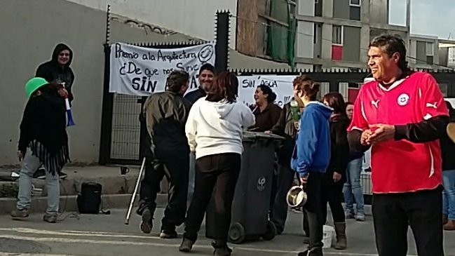 Vecinos de La Reina se niegan a ser censados debido a prolongado corte de agua