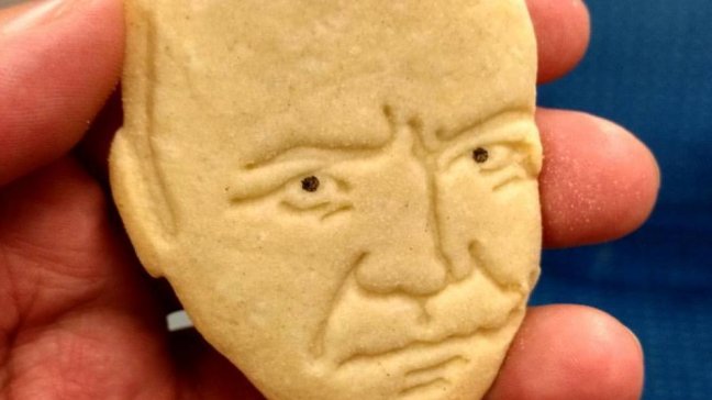 Amasandería de Viña del Mar vende galletas con la cara de celebridades nacionales