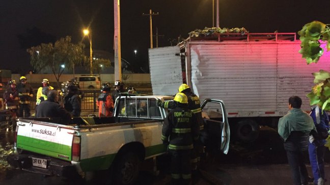 Un lesionado tras colisión entre camión y camioneta en Cerrillos