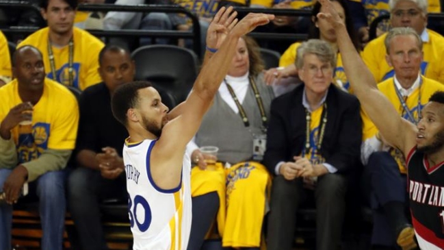 Warriors ganaron cómodamente el segundo partido ante los Trail Blazers