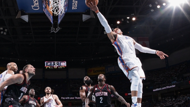 Guiado por Westbrook, Oklahoma City Thunder descontó en la serie ante Houston Rockets