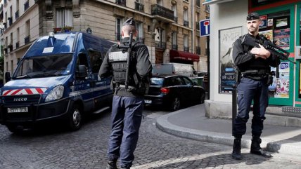 Franceses acuden a las urnas en medio de amplias medidas de seguridad