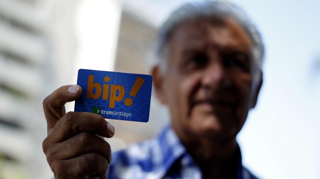 Hasta 153 mil millones de pesos le costará al Estado rebajar pasaje a adultos mayores